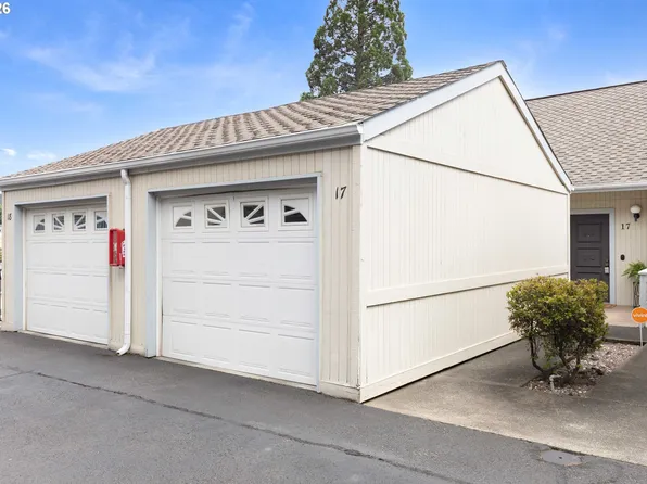 17 NW Mountain View Dr, Roseburg, OR 97471