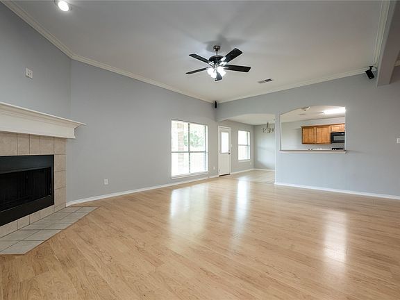 4th image of 329 Valley Dr