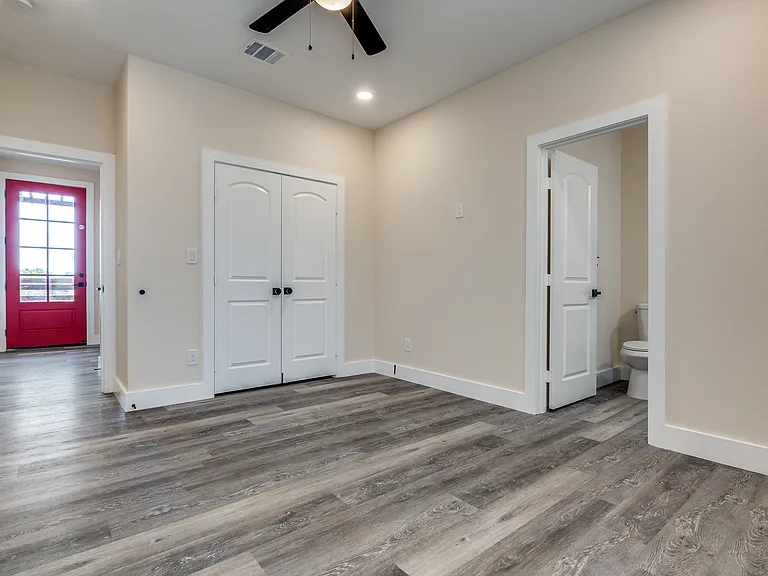 515 N Davis Dr — Photo 11