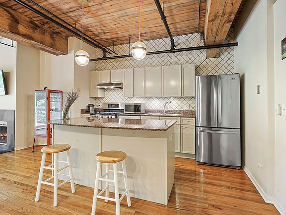 2nd image of 1525 S Michigan Ave APT 205