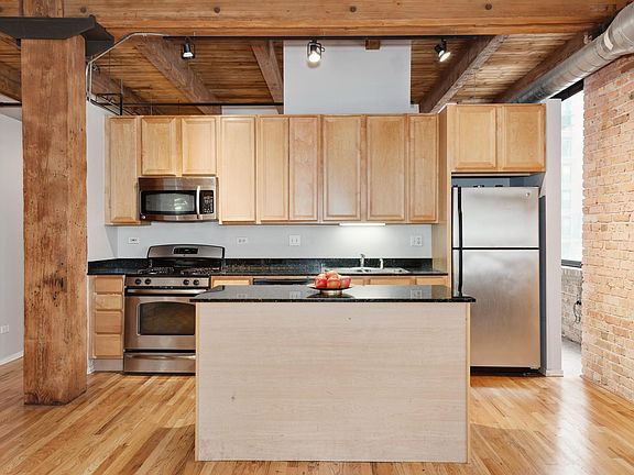 5th image of 625 W Jackson Blvd APT 211