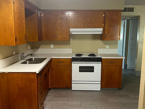 3rd image of 511 E Kaweah Ave #513