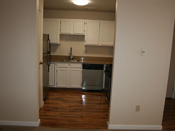 2nd image of 1512 Hamilton Ct #1512