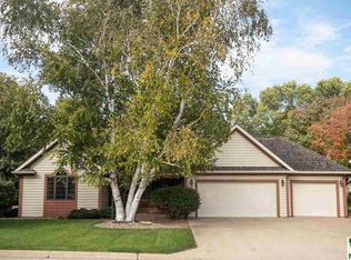 600 Zuider Zee Dr SE, Orange City, IA 51041