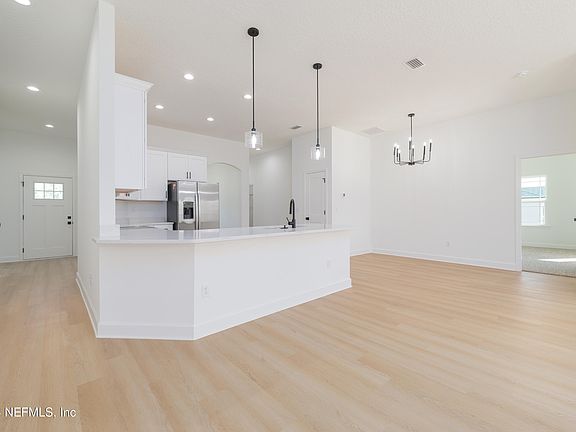 5th image of 26 BITTERROOT Avenue
