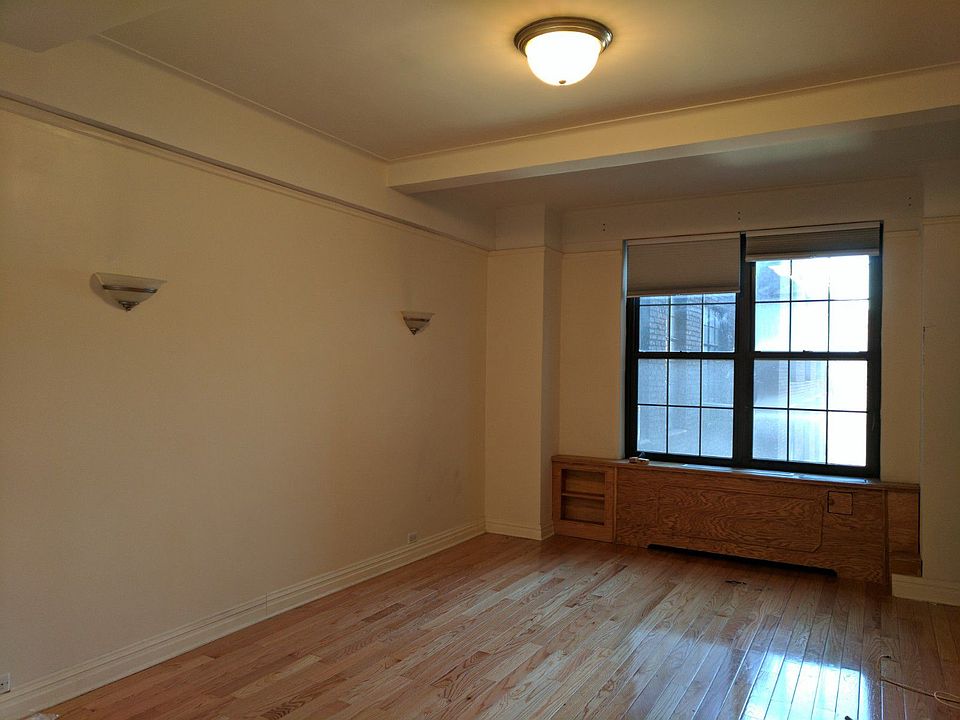 1st image of 1 University Pl APT 8O