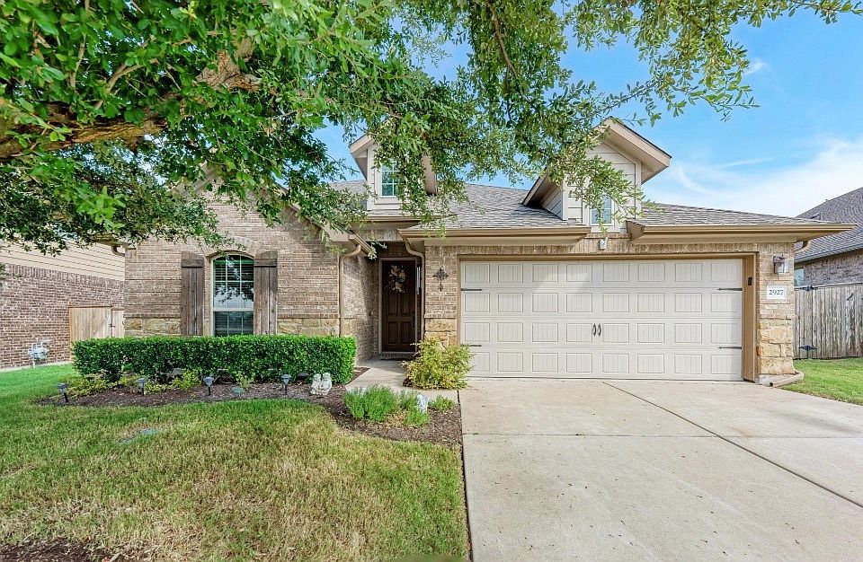 1st image of 2927 Bluffstone Dr
