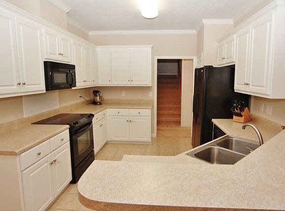 5th image of 312 Bainbridge Dr