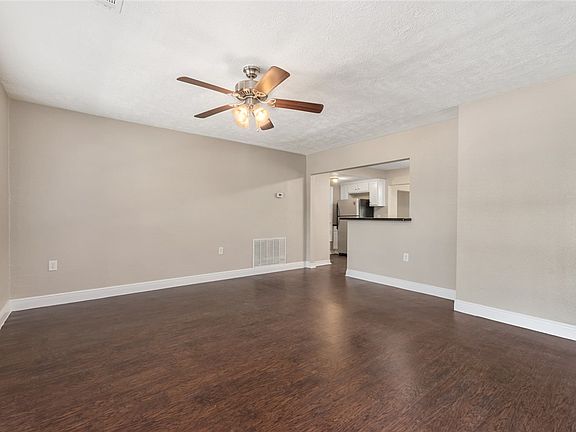 4th image of 605 Highlands St