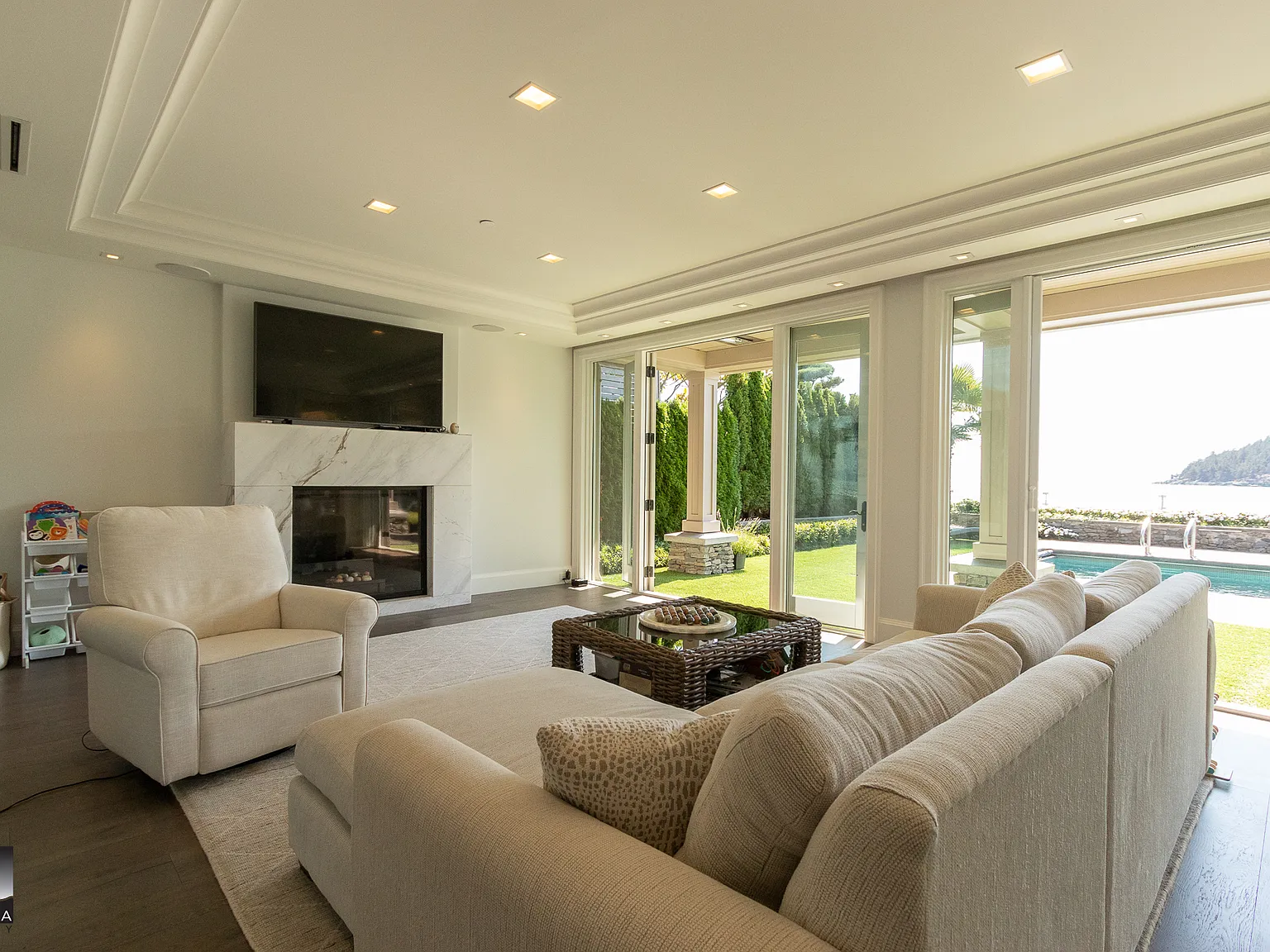 4460 Ross Crescent, West Vancouver — Photo 3