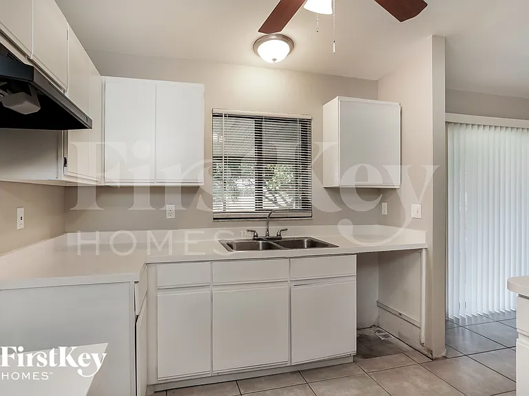 2022 NW 9th St — Photo 9