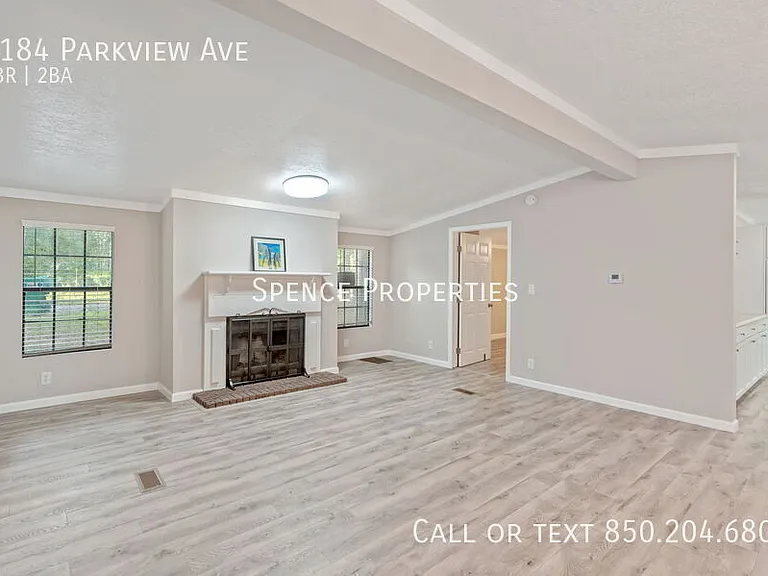 3184 Parkview Ave — Photo 1