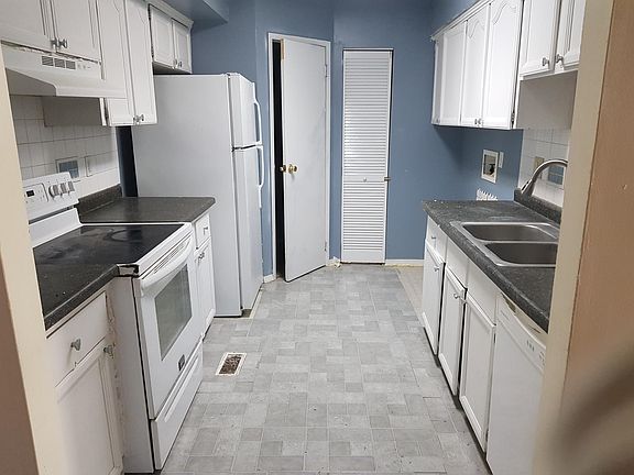 5th image of 4813 Oakwood Trl