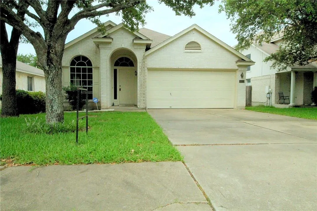 3 bed, 2.0 bath, 1657 sqft, $2,095 — Photo 1