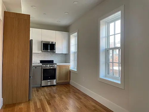 18 Winchester St #7 Photo 1