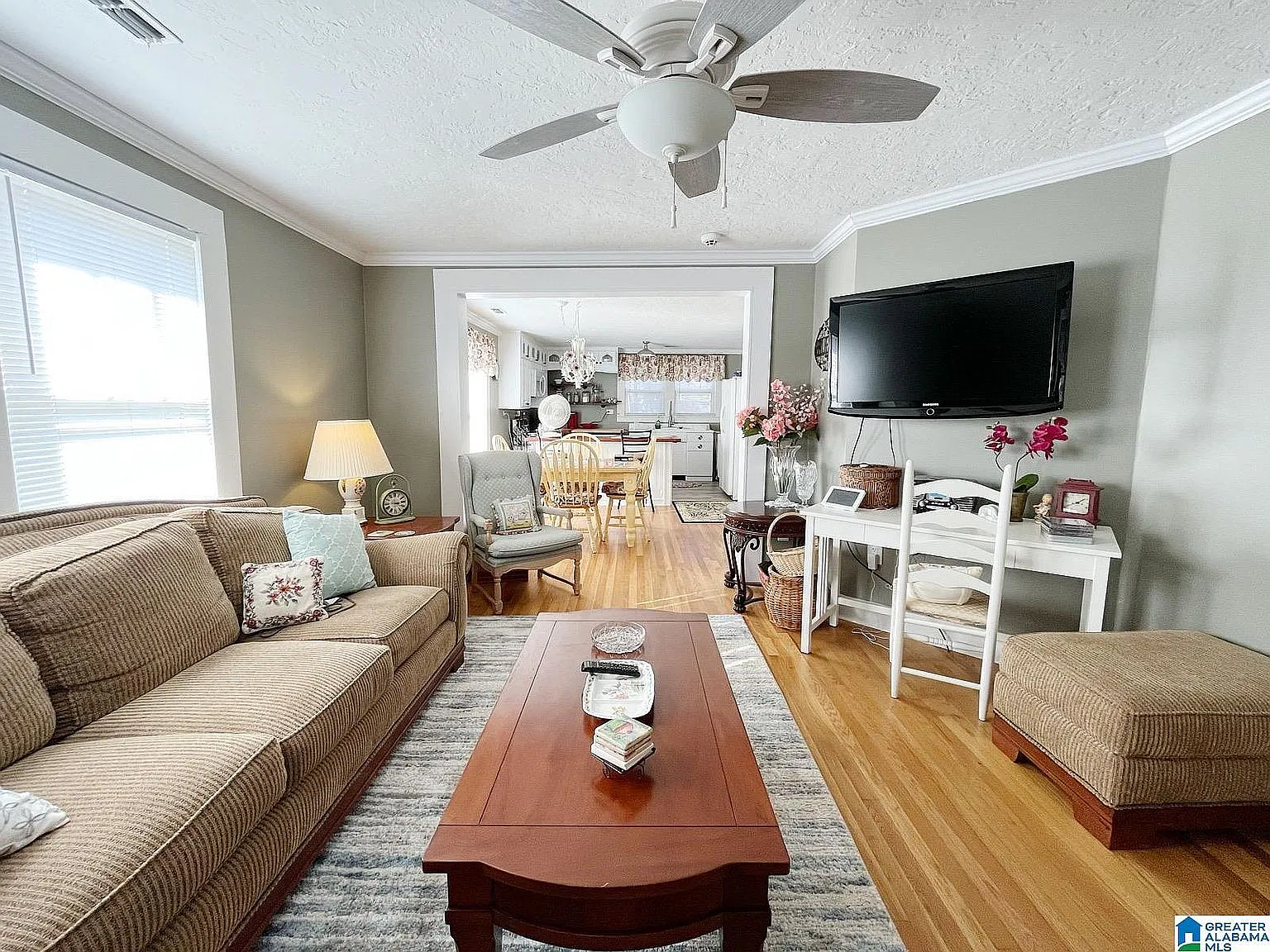 2 bed, 1036 sqft, $1,595 — Photo 4