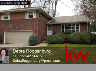 30 N Queen St, Bergenfield, NJ 07621