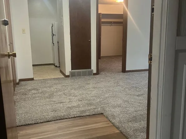 Golfview Apartments, 4009 Oakland Rd NE APT 6, Cedar Rapids, IA 52402