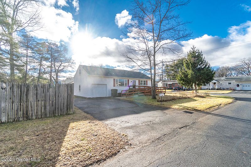 4th image of 3261 McDonald Avenue