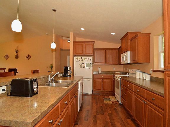 2nd image of 361 Valley View Dr