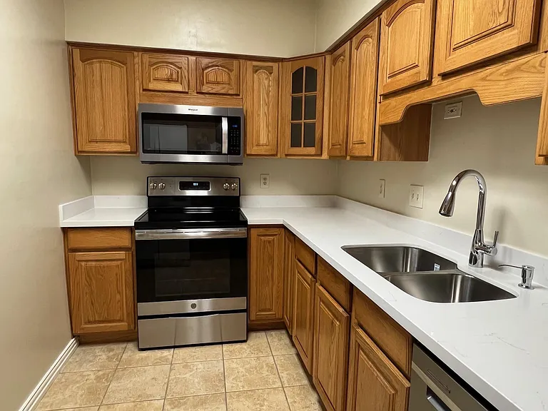 2602 W Holcombe Blvd — Photo 8