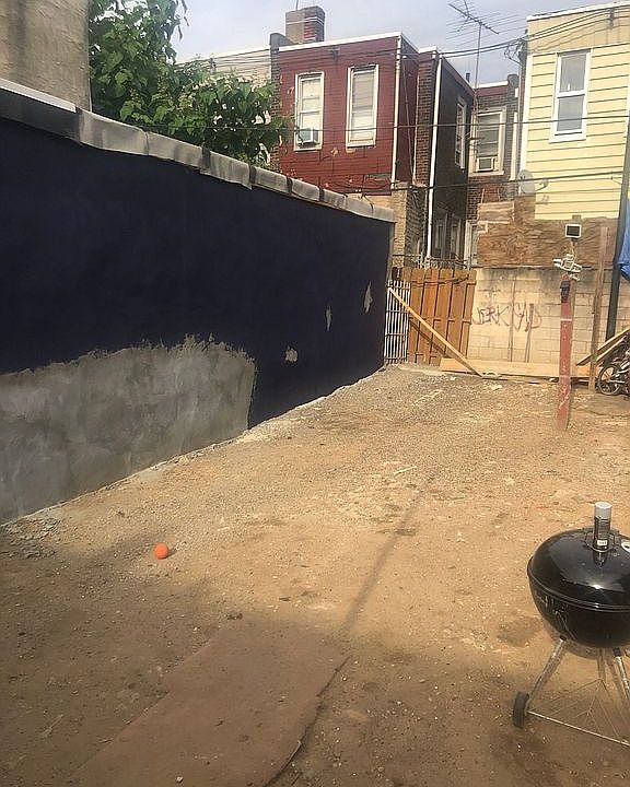 2nd image of 2839 Mutter St