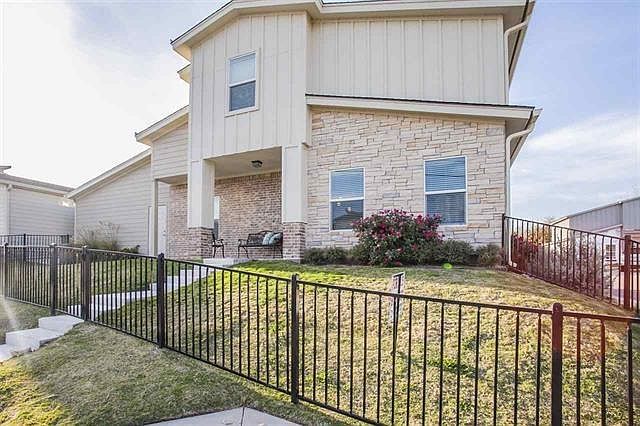 1st image of 407 Bosque Blvd #201