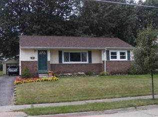 500 Hillman Rd, Akron, OH 44312