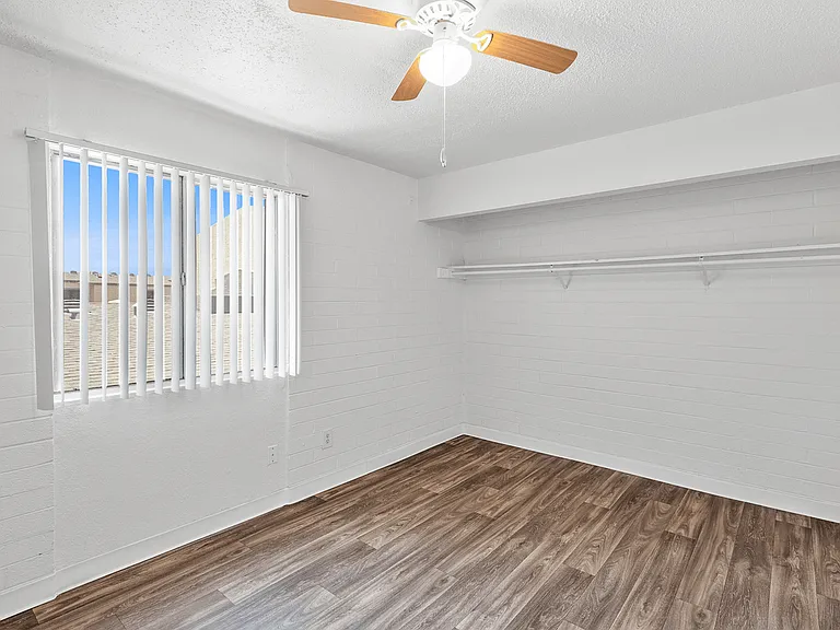 Bella Vista Apartments — Photo 8