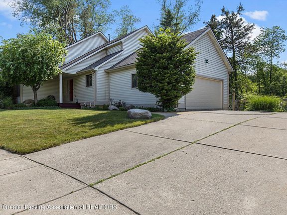 2nd image of 5651 Creekwood Ln