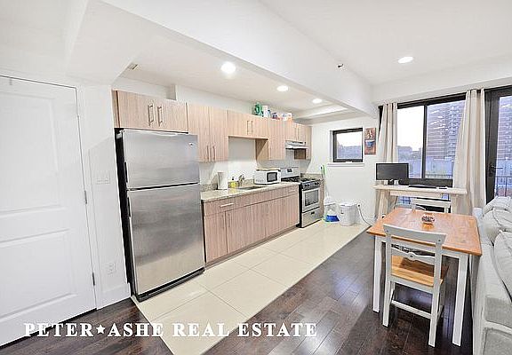 5th image of 203 E 121st St APT 601