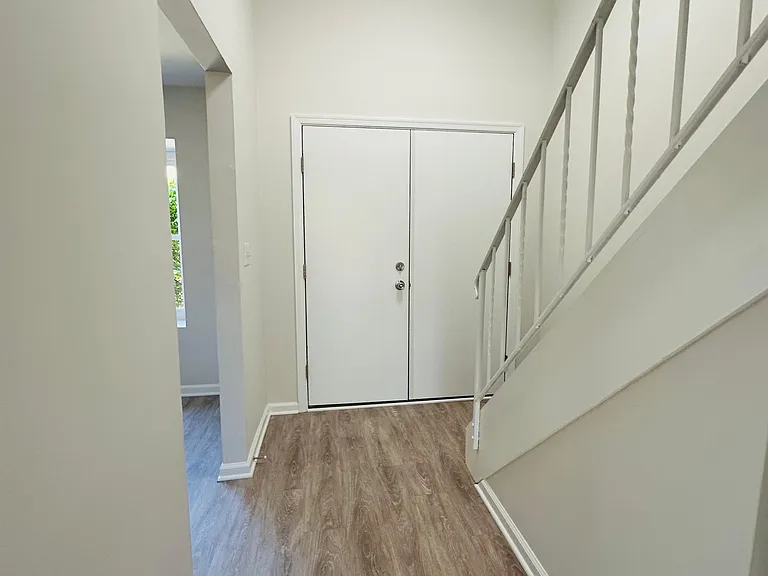 402 Woodlake Manor Dr — Photo 7