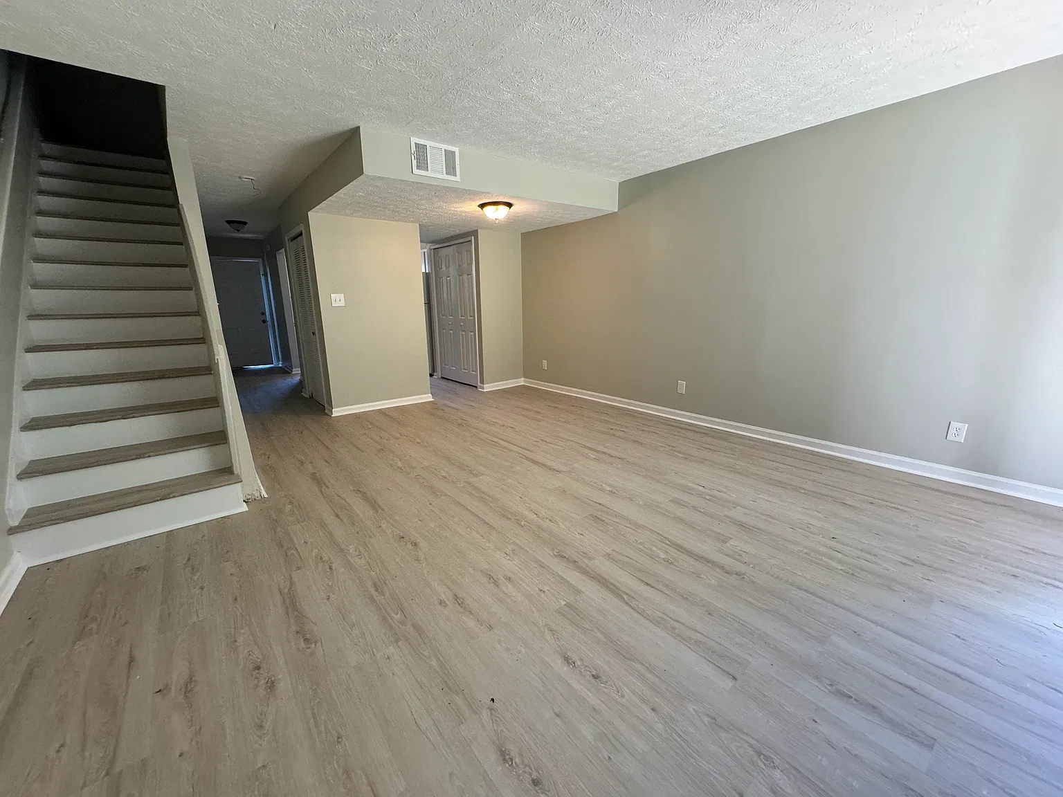 2 bed, 2.5 bath, 1264 sqft, $1,600 — Photo 3