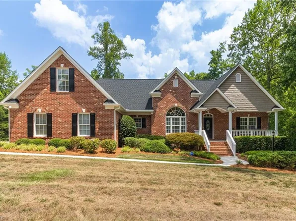 8326 Providence North Dr, Stokesdale, NC 27357