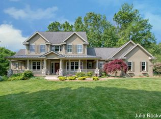 1715 Flowers Crossing Dr NE, Grand Rapids, MI 49525