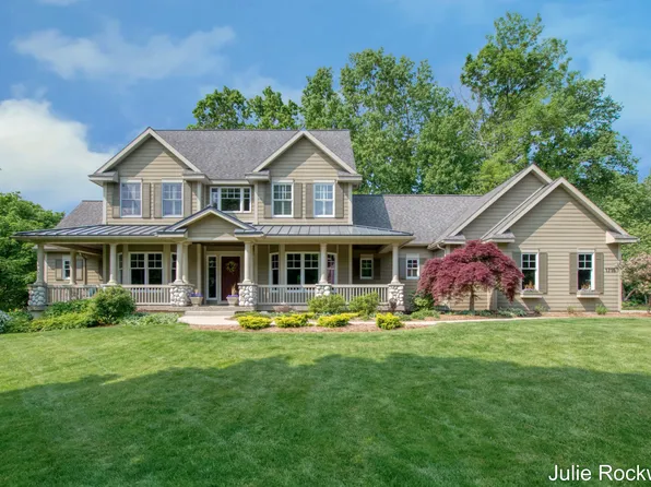 1715 Flowers Crossing Dr NE, Grand Rapids, MI 49525