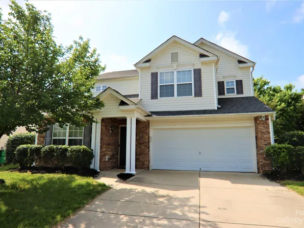 8809 Laurel Run Dr, Charlotte, NC 28269