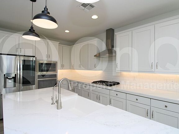 3rd image of 4032 S Sequoia Dr