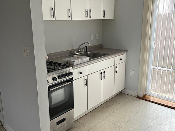 5th image of 824 E Broadway