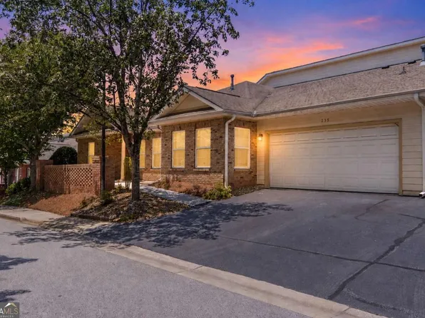 235 Villa Park Cir, Stone Mountain, GA 30087