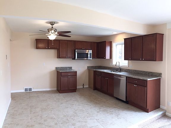 5th image of 15551 Alsip St
