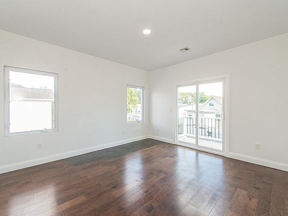 4th image of 210 Nunda Ave