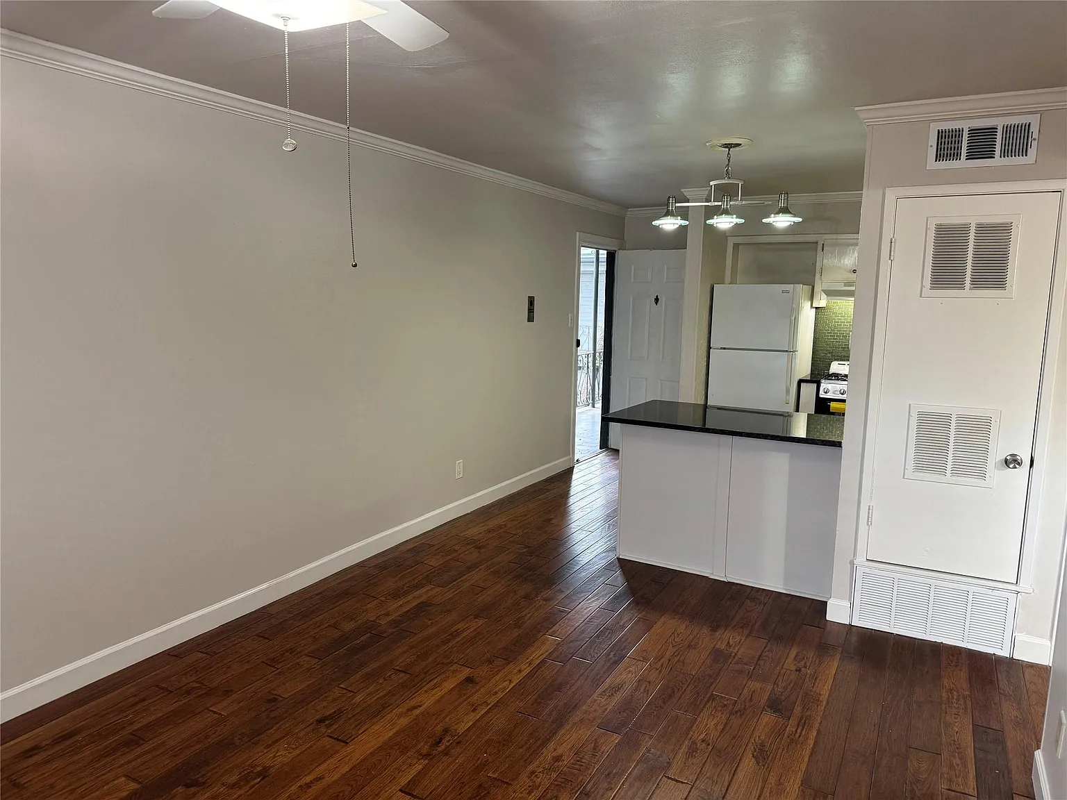 2 bed, 2.0 bath, 699 sqft, $1,400 — Photo 4