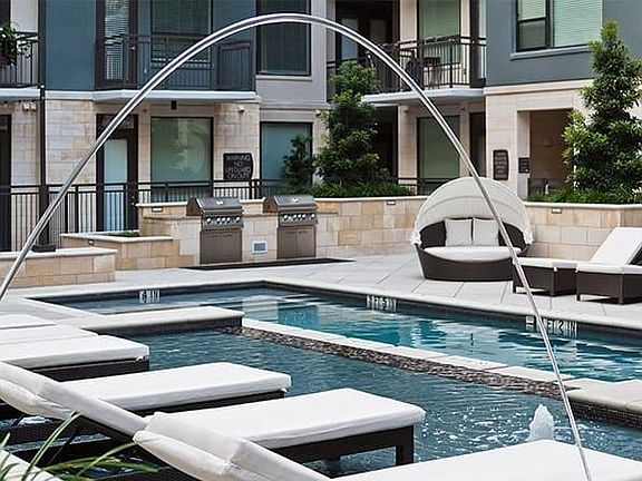 3rd image of 4517 N Lamar Blvd #1