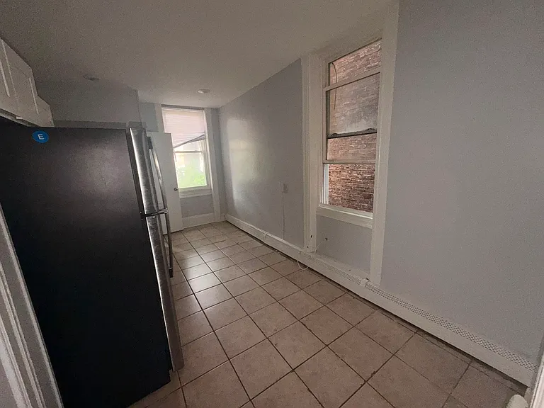620 8th St #4E — Photo 3
