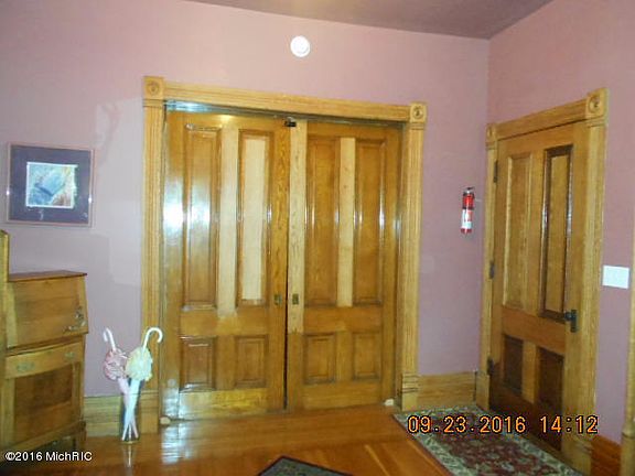 5th image of 706 E Ludington Ave
