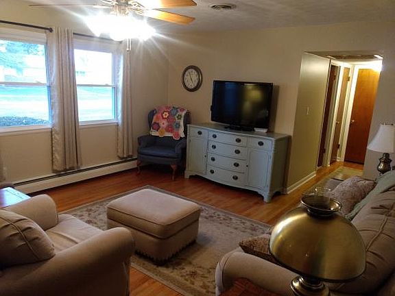 5th image of 2416 Essex Ave