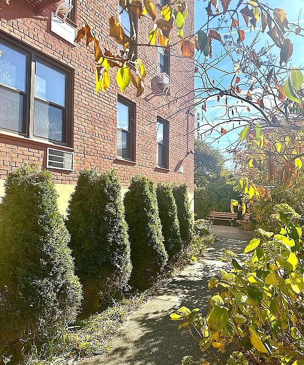 1st image of 2330 Voorhies Ave APT 1C