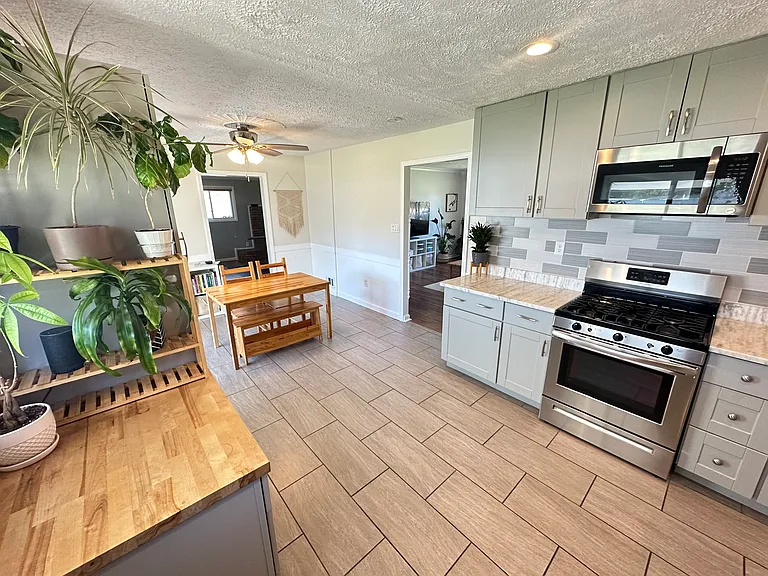 10411 Farrar Ave — Photo 4