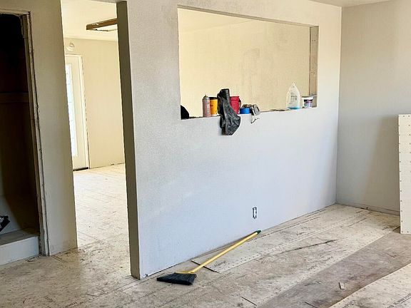 4th image of 325 Johnson St